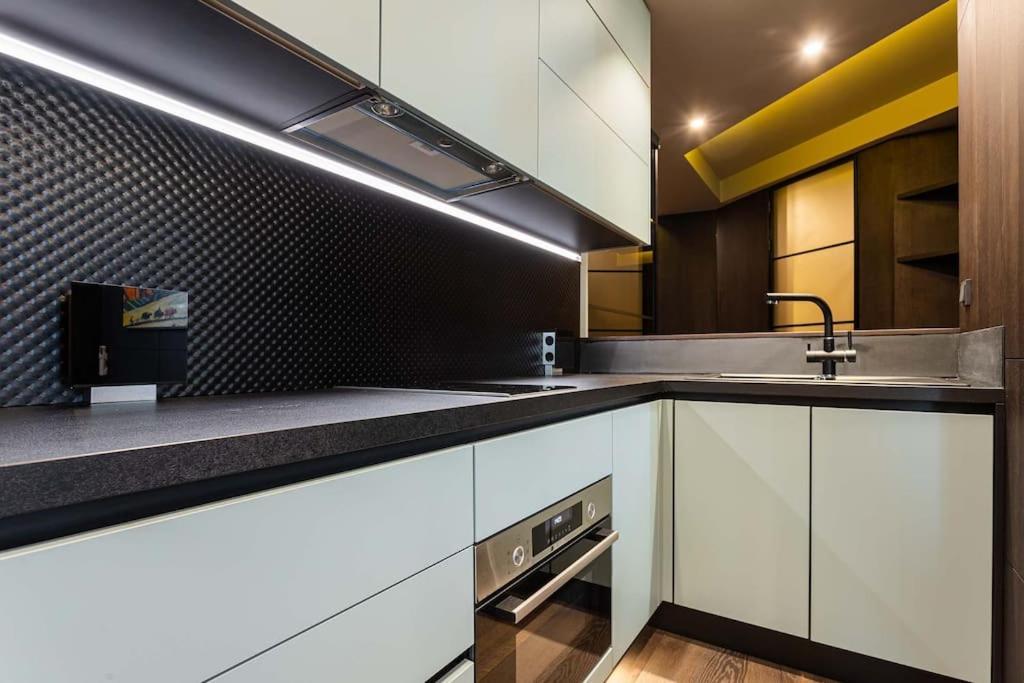 Luxury Apartment In The Superb Location Chişinău Extérieur photo